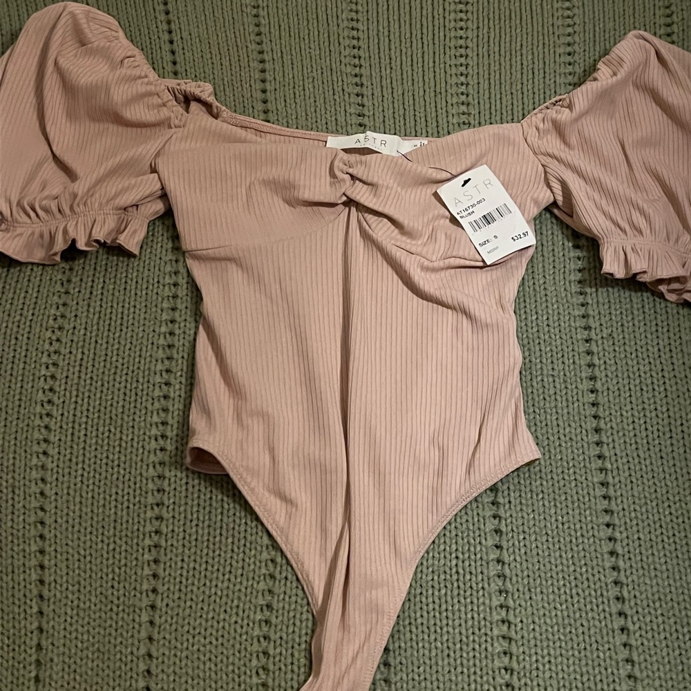 ASTR blush bubble-sleeve bodysuit